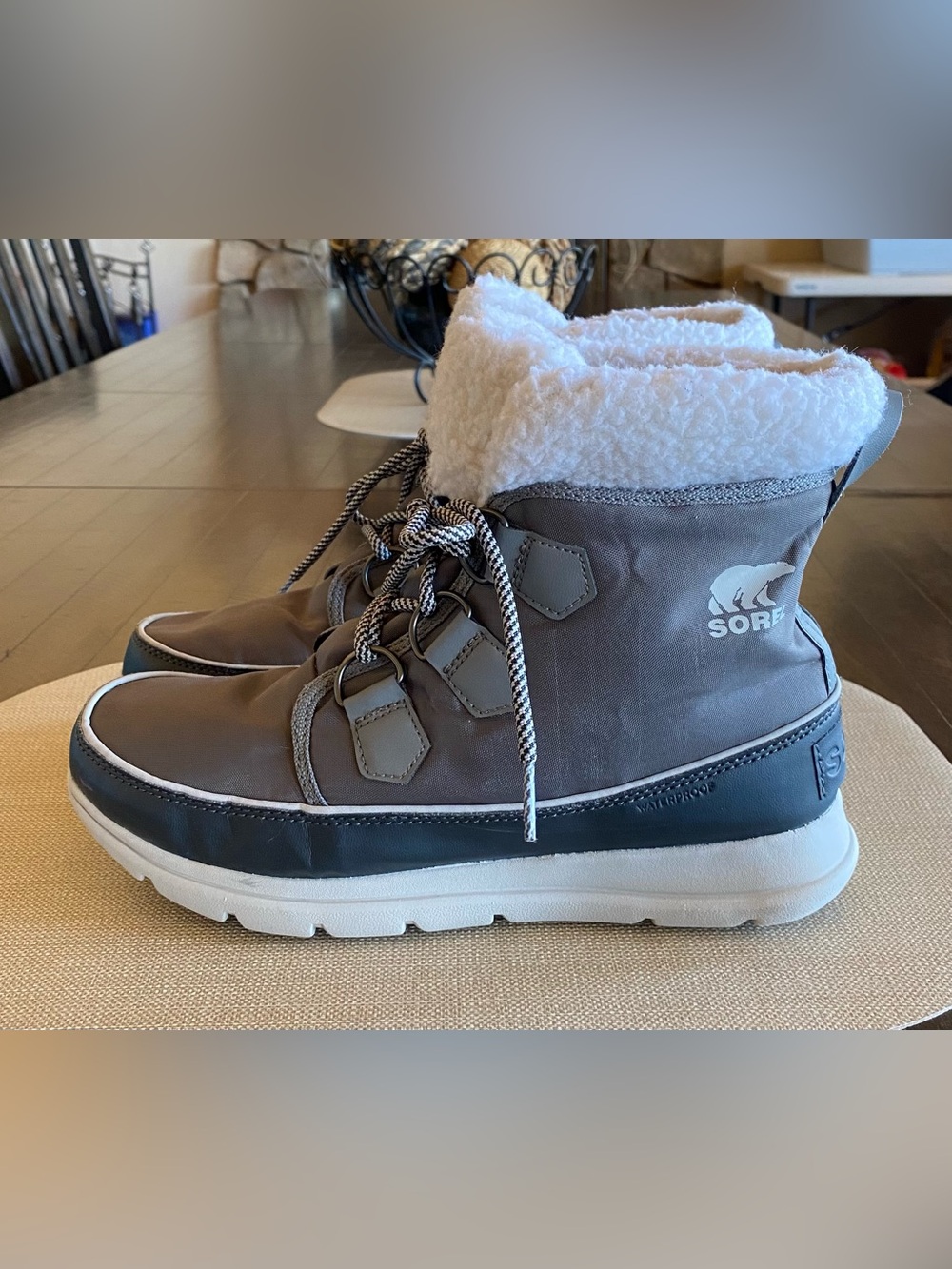 Women’s Sorel Explorer Carnival Waterproof Boots Size 9